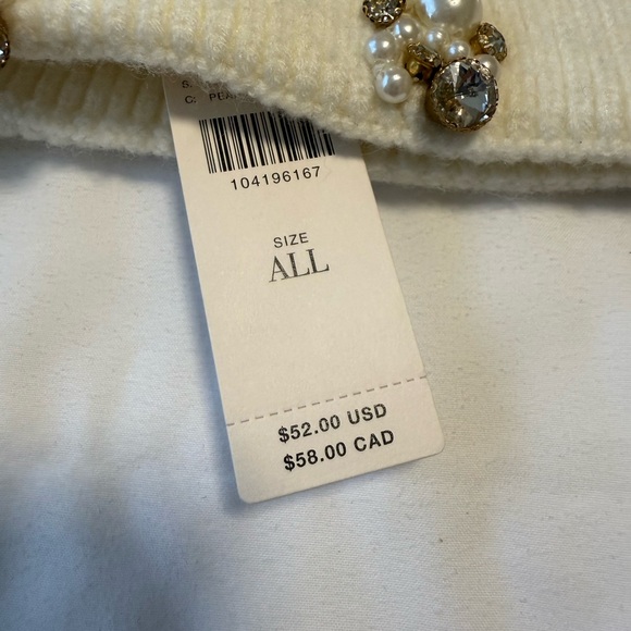 Elegant Cream Embellished Beanie with Pearl and Gem Accents - Picture 4 of 4